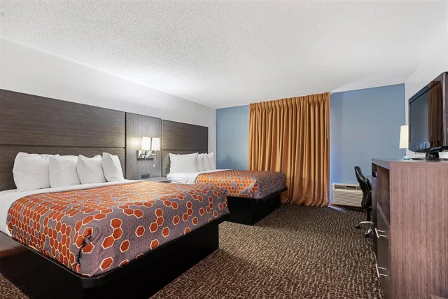 غرفة بسريرين كوين بإطلالة على الفناء، Chicago Club Inn & Suites 2/7