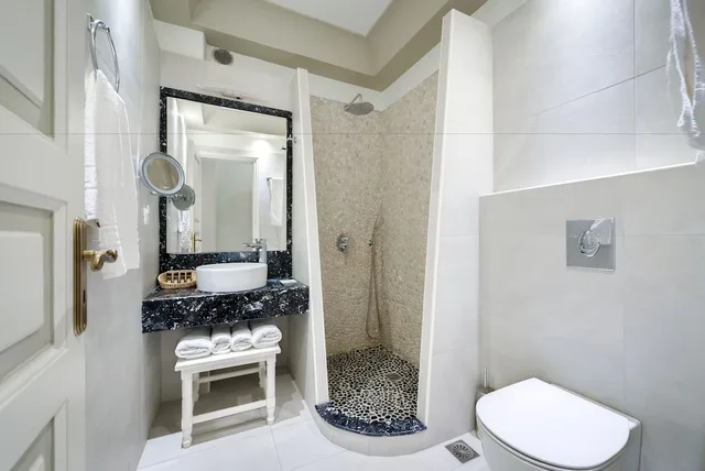 غرفة سوبيريور بسرير مزدوج أو سريرين منفصلين بإطلالة على المسبح، Zephyros Hotel Santorini 3/3