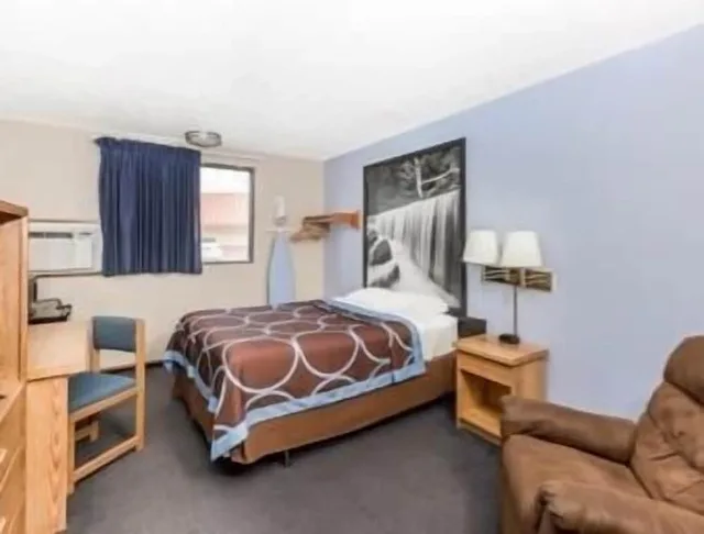 غرفة قياسية بسرير كوين، Super 8 By Wyndham Manhattan Ks 1/4