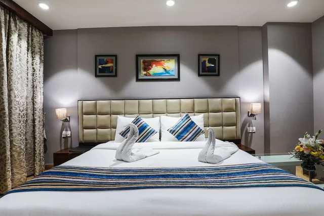 غرفة كلوب بسرير كوين، Hotel Blue Stone - Nehru Place 5/6