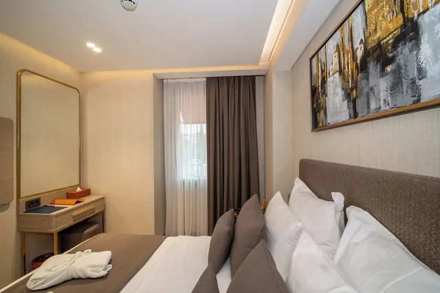 غرفة قياسية بسرير كينج، Rayelin Hotel Old Town 1/3