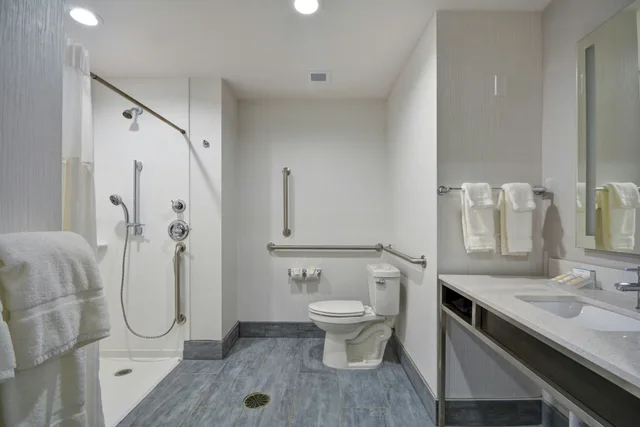 جناح بسريرين كوين لذوي الإعاقة، Hilton Garden Inn Tulsa-Broken Arrow 3/3