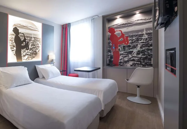 غرفة قياسية بسريرين منفصلين، Hotel Inn Design Paris Saint Quentin 1/3