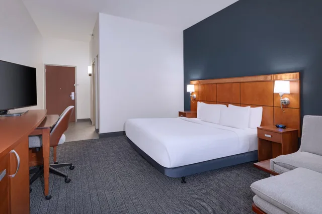 غرفة بسرير كينج، Courtyard by Marriott Tampa North/I-75 Fletcher 4/9