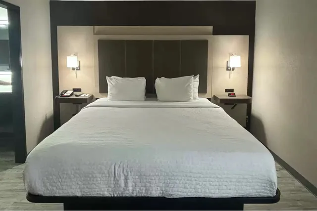 جناح بسرير كينج، Quality Inn & Suites at Airport Blvd I-65 1/2