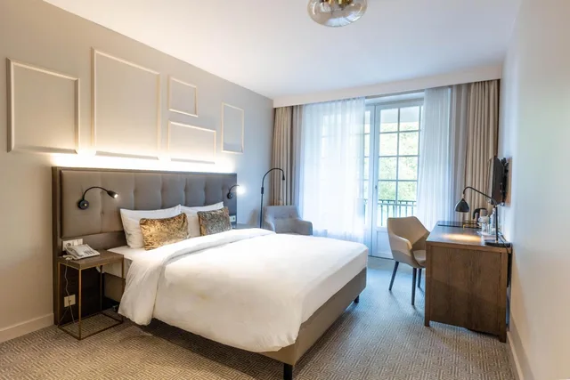 غرفة بسرير كينج وسرير كوين، Parkhotel Kurhaus Bad Kreuznach 6/10
