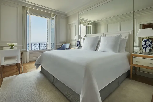 غرفة بسرير كينج بإطلالة على البحر، Grand Hotel du Cap-Ferrat, a Four Seasons Hotel 5/10
