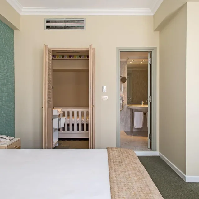 Baby Room, King Bed، Stratos Hotel Athens, Vassilicos House of Hospitality 2/10