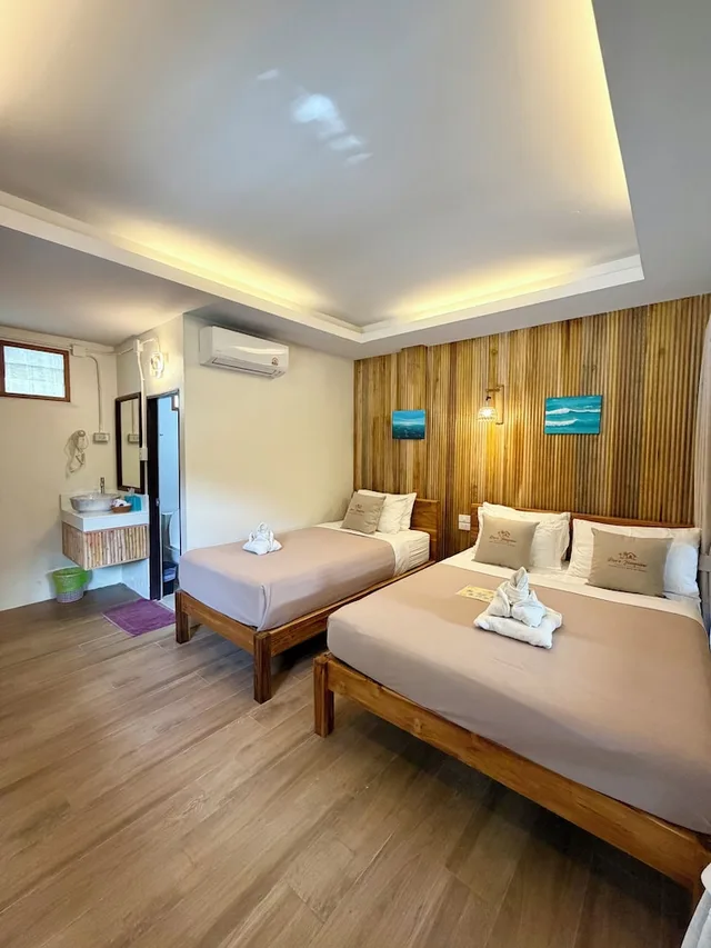 غرفة قياسية بسرير مزدوج وسرير فردي، Pen S Bungalow 1/10