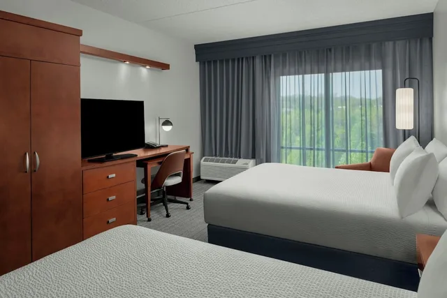 Room, Multiple Beds, Accessible, Courtyard Pittsburgh Airport Settlers Ridge 2/4