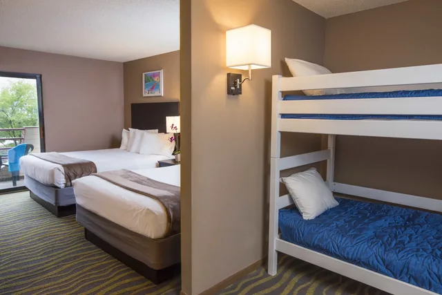 غرفة قياسية بسرير بطابقين وسريرين كوين، Atlantis Family Waterpark Hotel, an Ascend Collection Hotel 4/10