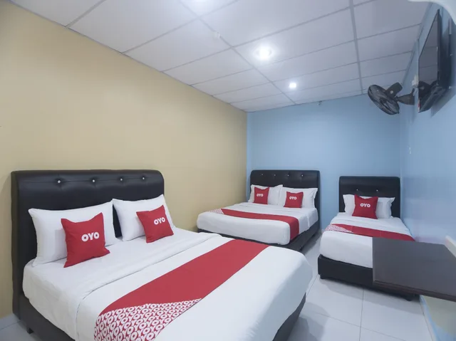 Family, 1 Single and 2 Double Beds, Hotel O Rafik Ali Motel 2/5