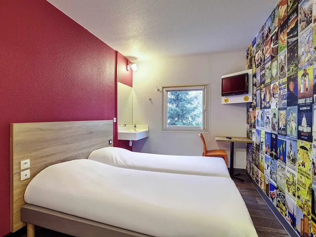 Car, Twin Beds, Side View، hotelF1 Nantes Est La Beaujoire 5/5