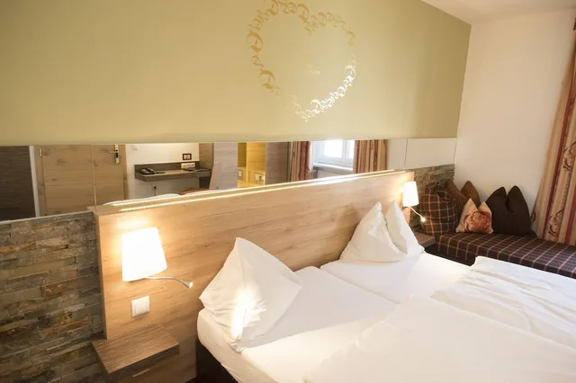 غرفة قياسية ثلاثية بسرير مزدوج مع أريكة، Hotel Dollinger 2/4