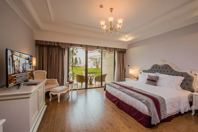 غرفة ديلوكس بسرير كينج بشرفة، Vinpearl Resort And Spa Ha Long 1/2