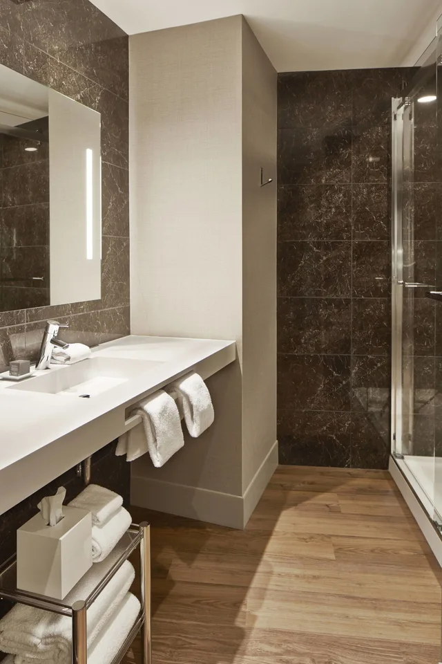 غرفة بسرير كينج مع أريكة، Ac Hotel By Marriott Minneapolis Downtown 5/5