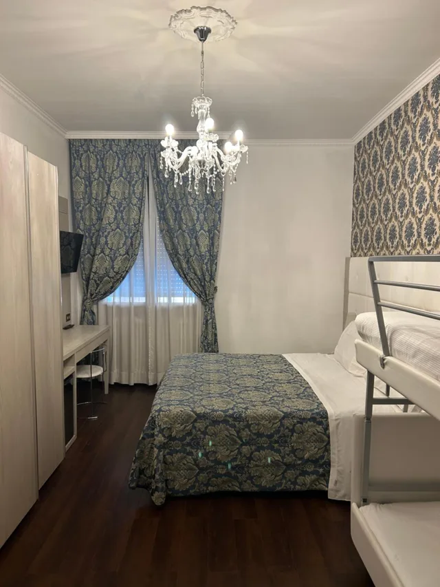 غرفة رباعية بسرير بطابقين وسرير كوين، Hotel Re Enzo 3/3