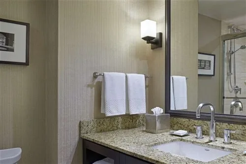 غرفة ديلوكس بسرير مزدوج أو سريرين منفصلين في طابق مرتفع، Hilton Toronto 3/3