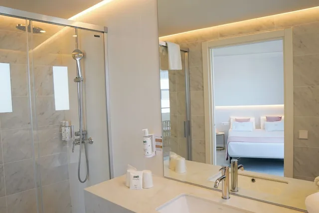 غرفة بريميوم بسرير مزدوج بشرفة، Hotel Aromar 2/3