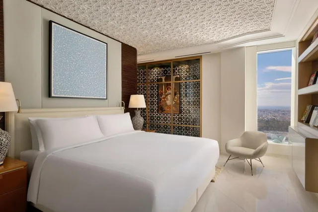 جناح ديلوكس بانورامي بسرير كينج بغرفة نوم واحدة بإطلالة، Waldorf Astoria Rabat Sale 1/3
