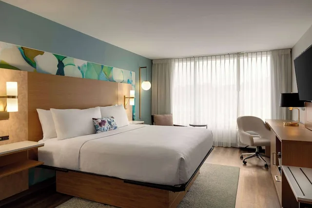 غرفة بسرير كينج لذوي الإعاقة، Wyndham Garden Atlanta Airport 2/7