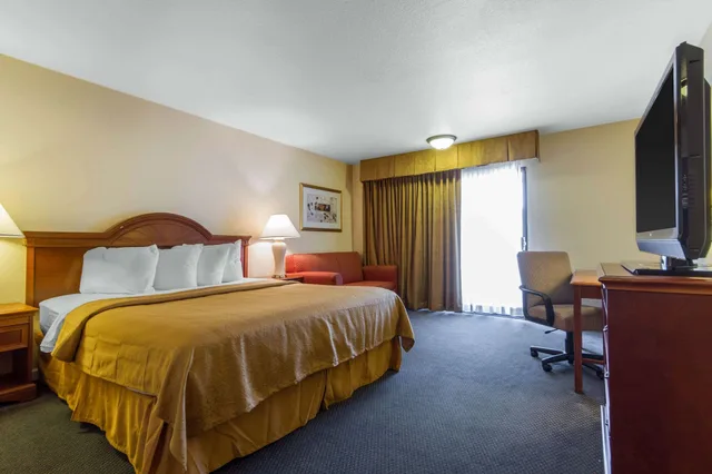 غرفة قياسية بسرير كينج، Quality Inn & Suites South San Jose / Morgan Hill 2/8
