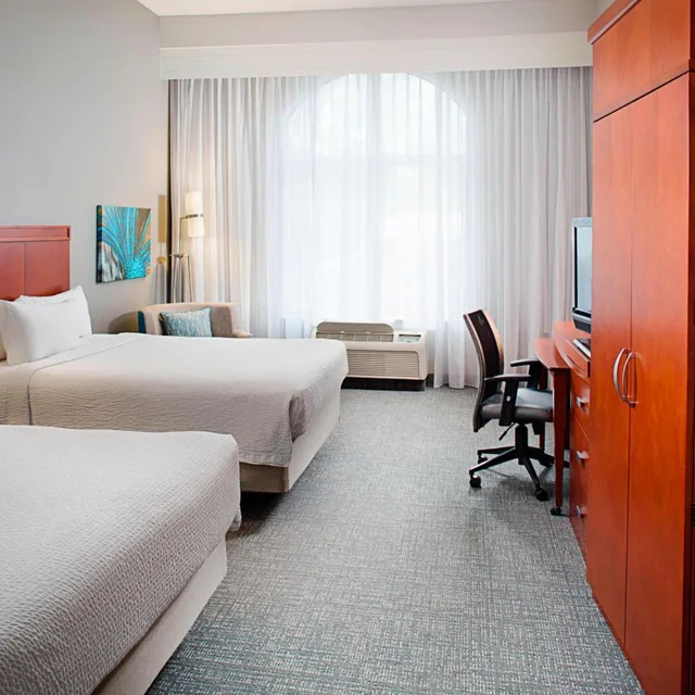 غرفة بسريرين كوين بحوض استحمام لذوي الإعاقة، Courtyard by Marriott San Antonio SeaWorld - Westover Hills 3/6