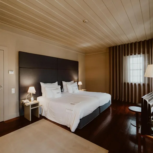 جناح جونيور، Hotel Da Oliveira 3/7