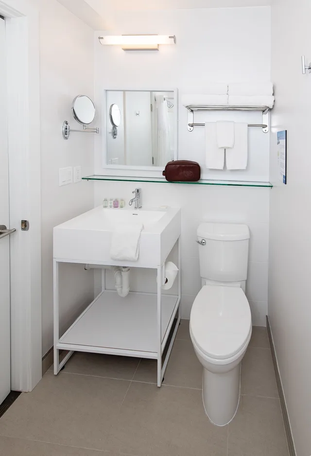 Coast, Comfort, 2 Queen Beds، Coast Canmore Hotel Conference Centre 8/8