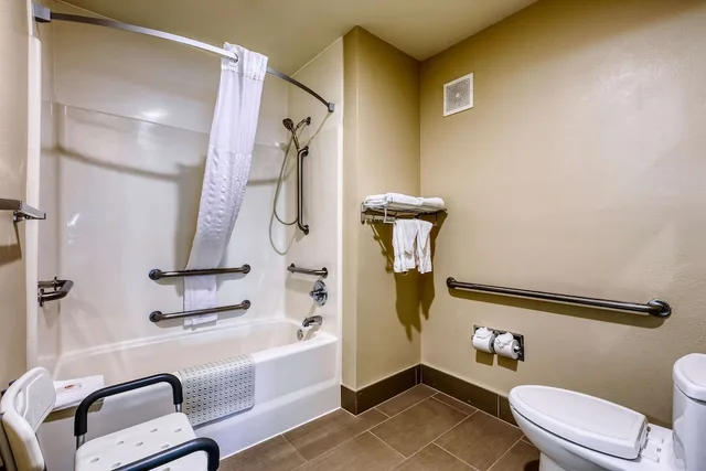غرفة بسرير كينج لذوي الإعاقة، Comfort Inn Shepherdsville - Louisville South 5/5
