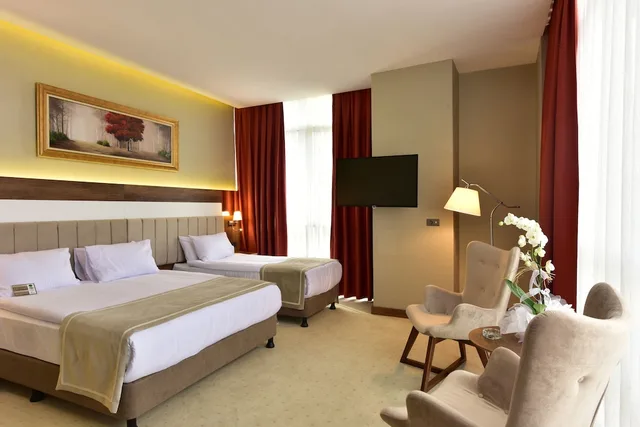 غرفة عائلية رباعية بسرير كوين وسريرين منفصلين بغرفتي نوم للمدخنين، Vespia Hotel 3/5