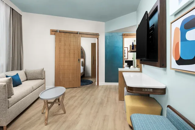 2 Bedrooms, Grand, Suite, 2 King Beds, Parlor, Sofa, Balcony، The Hiatus Clearwater Beach Curio Collection by Hilton 3/5