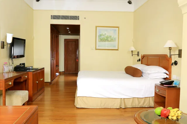 Heritage Room King Bed, Taj Malabar Resort & Spa, Cochin 6/10