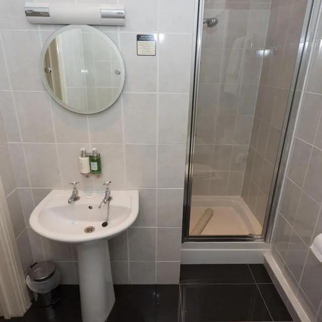 غرفة سوبيريور مفردة، OYO Devonshire Park Hotel 1/3