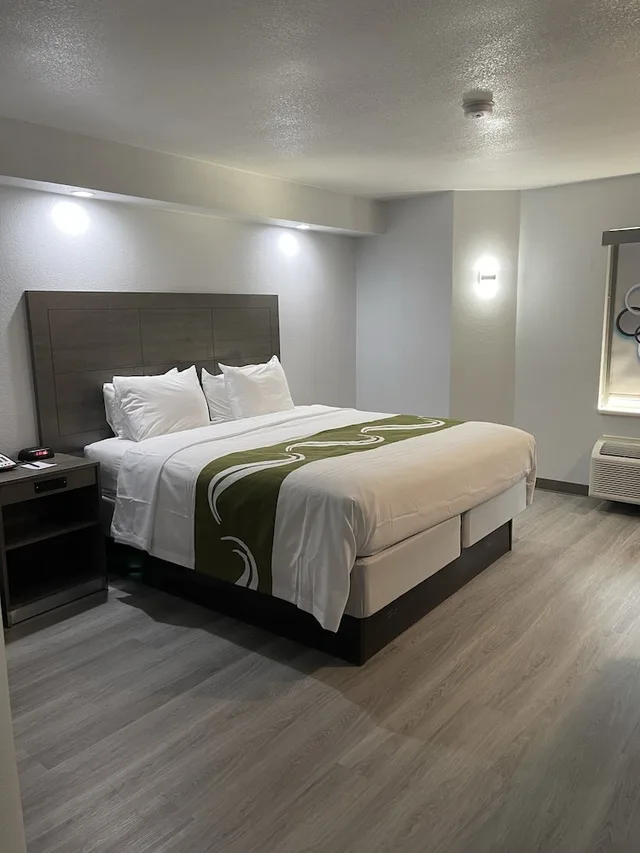 غرفة بسرير كينج، Quality Inn and Suites Richardson-Dallas 5/10