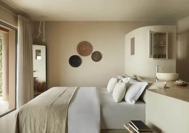 Retreat, Superior, Queen Bed، F Zeen 3/8