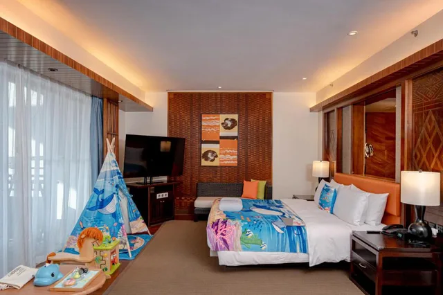 Theme, Ocean, Guest Room, Family, King Bed, Garden View, Sofa, Balcony، Le Meridien Shimei Bay Beach Resort & Spa 1/4
