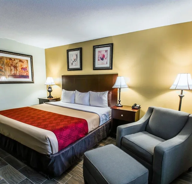 غرفة بسرير كينج لذوي الإعاقة، Econo Lodge Cocoa Beach - Near The Port 1/1