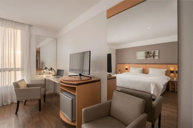 غرفة قياسية ثلاثية بسرير كينج وسرير فردي، Hotel Intercity Caxias do Sul 2/6