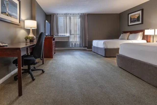جناح بسريرين كوين، Hotel Faubourg Montreal 4/10