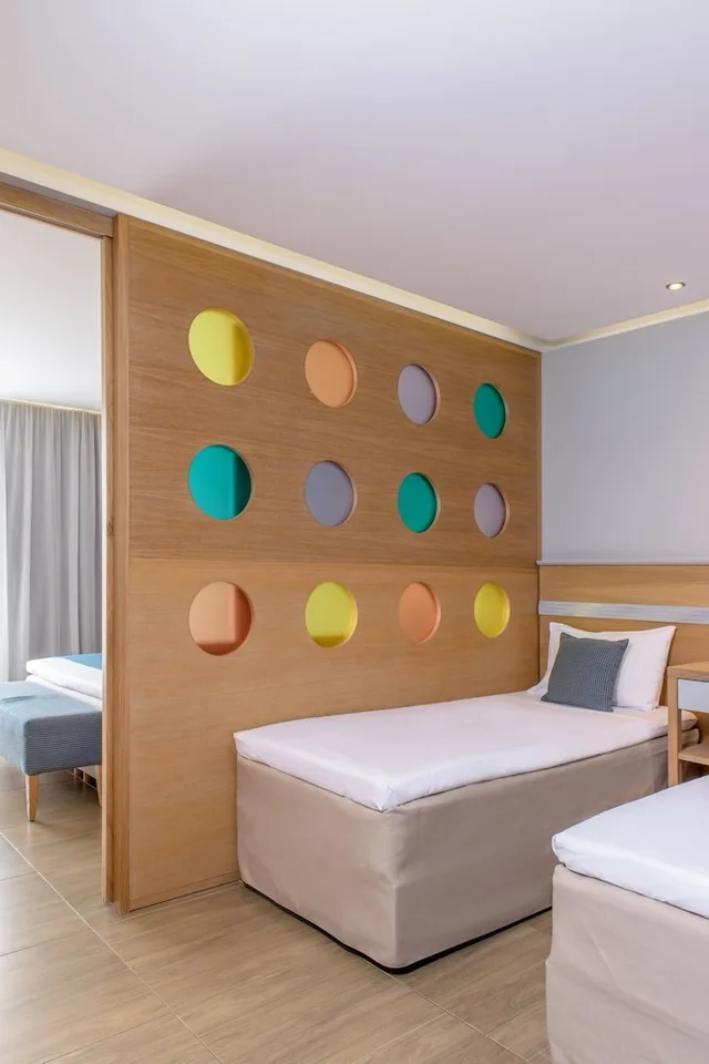غرفة سوبيريور بسرير كينج وسريرين منفصلين بإطلالة على الحديقة بغرفتي نوم، Lyttos Beach Hotel 7/10