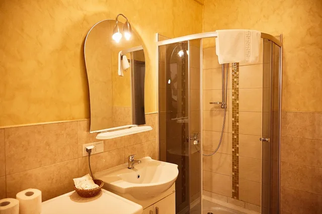 غرفة ديلوكس بسرير كوين بغرفة نوم واحدة مع أريكة، Gabizz Apartments 7/7