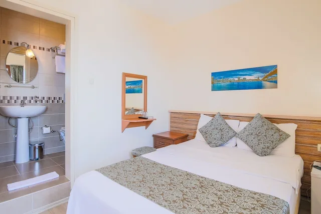 غرفة قياسية بسرير مزدوج بإطلالة على البحر، Amphora Hotel 3/4