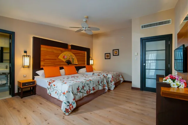 family suite, Limak Lara De Luxe Hotel and Resort 1/2