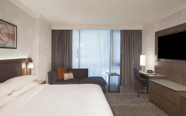 1 Bedroom, Plaza, Suite, King Bed, Dallas Marriott Downtown 1/3