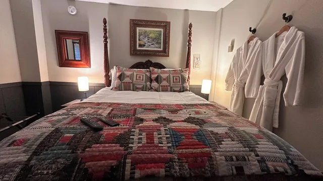 جناح حصري بسرير كينج وسرير كوين بإطلالة على النهر بشرفة مع أريكة، Phineas Swann Bed Breakfast 9/10