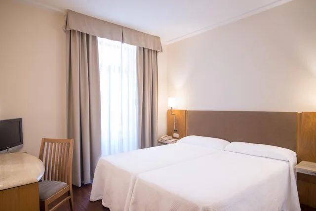 غرفة بسرير مزدوج أو سريرين منفصلين، Hotel Inglaterra 5/10