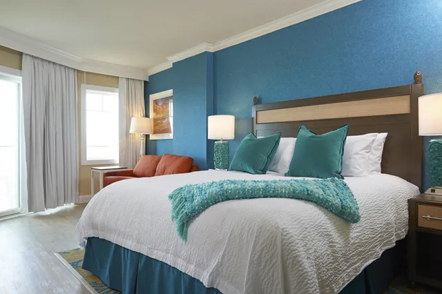 جناح بسرير كينج بإطلالة على المدينة بغرفة نوم واحدة مع أريكة، Bethany Beach Ocean Suites Residence Inn 4/9
