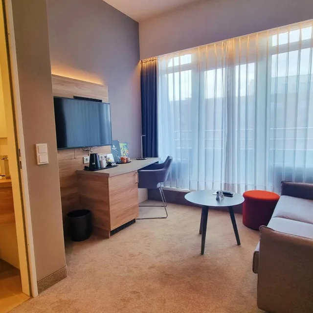 Suite, King Bed, Balcony, Hotel Panorama Hamburg-Harburg 7/9