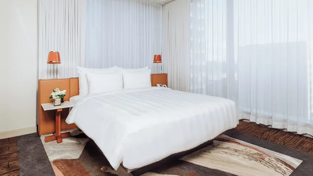 Junior Suite, King Bed, Bay View، Lotte Hotel Seattle 2/5
